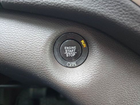 Used 2017 Jeep Cherokee Trailhawk image 35