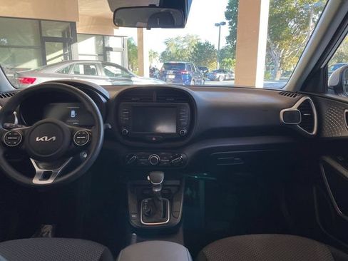 Certified 2025 Kia Soul LX w/ LX Technology Package FWD image 22
