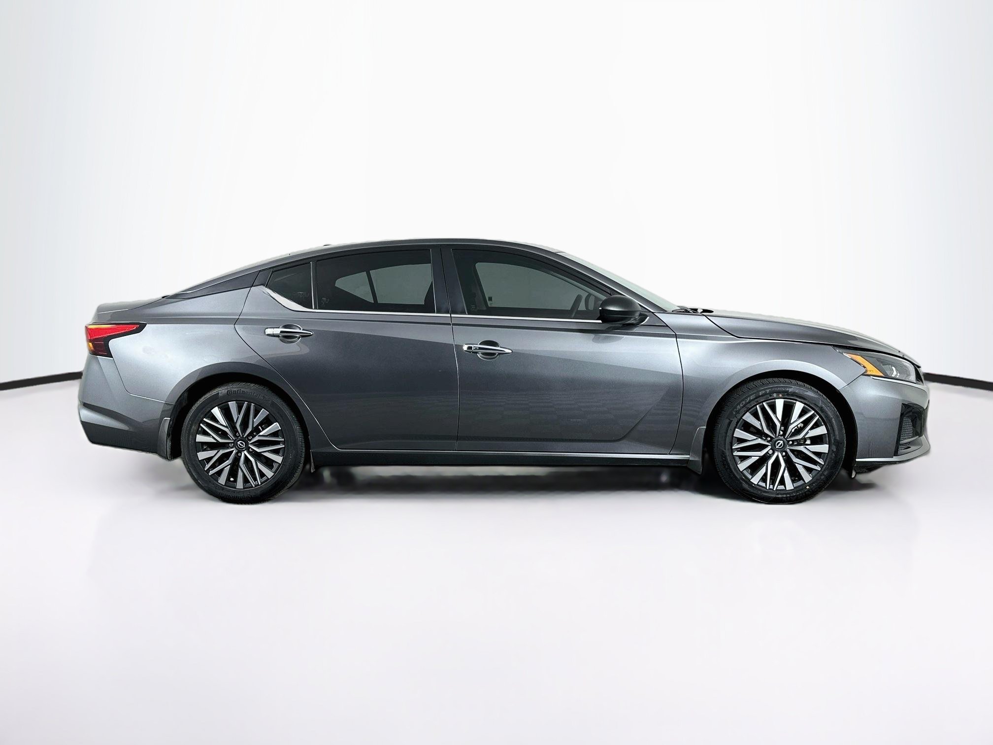 Used 2024 Nissan Altima 2.5 SV FWD image 10