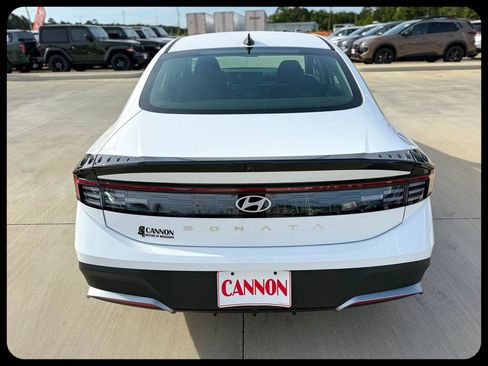 Used 2025 Hyundai Sonata SE FWD image 7