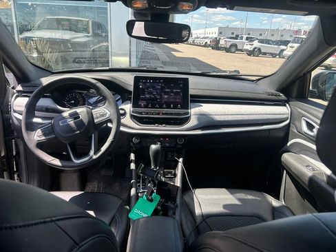 Certified 2023 Jeep Compass Latitude w/ Convenience Group AWD/4WD image 17