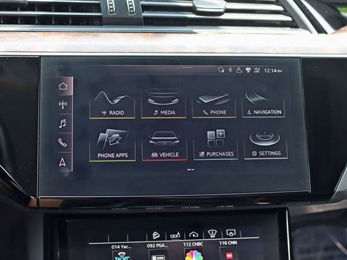 Used 2019 Audi e-tron Prestige w/ Prestige Package image 22
