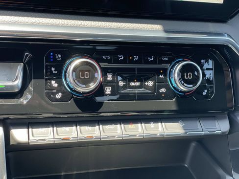 New 2026 GMC Sierra 1500 Denali w/ Technology Package AWD/4WD image 15