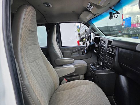 Used 2017 Chevrolet Express 3500 LT w/ LT Preferred Equipment Group image 9