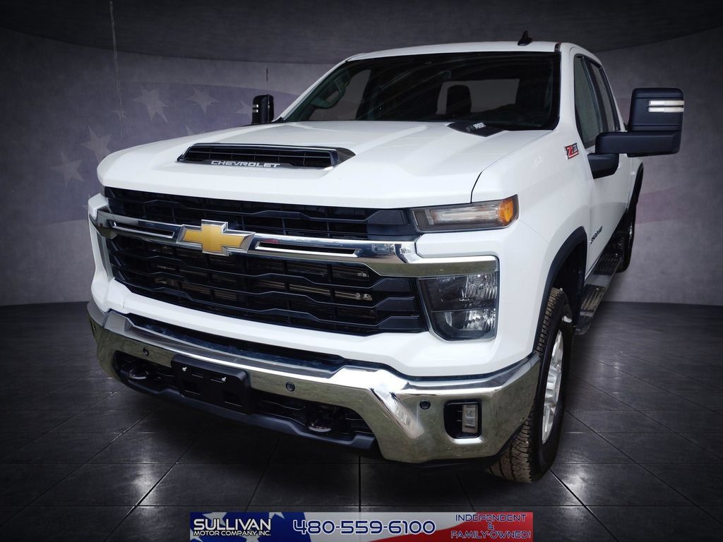 Used 2025 Chevrolet Silverado 2500 LT AWD/4WD image 1