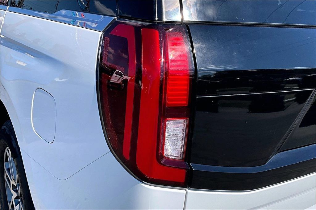 Used 2025 Ford Expedition Active RWD image 32
