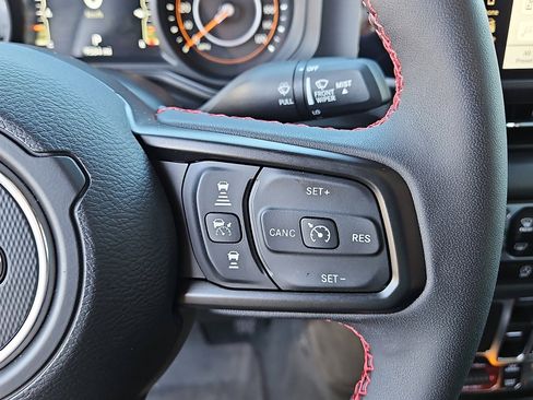 Used 2024 Jeep Gladiator Rubicon w/ Technology Group image 15