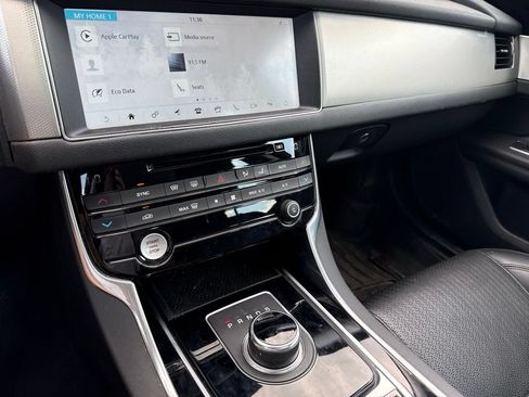 Used 2017 Jaguar XF Prestige AWD/4WD image 16