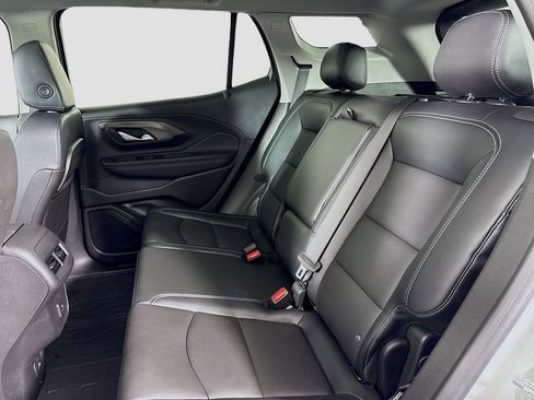 Certified 2024 GMC Terrain SLT w/ Infotainment Package II image 29