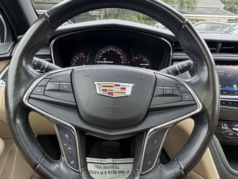 Used 2018 Cadillac XT5 Luxury w/ Driver Awareness Package AWD/4WD image 27