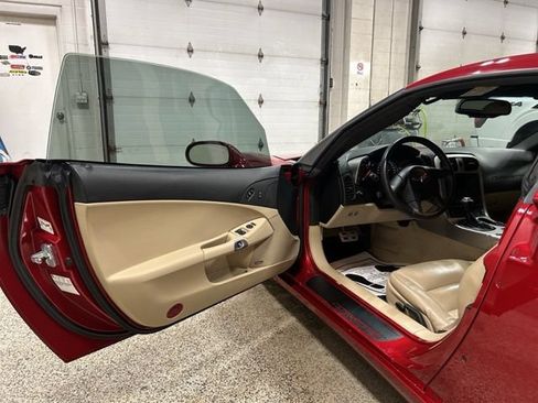 Used 2005 Chevrolet Corvette Coupe w/ Preferred Equipment Group RWD image 9