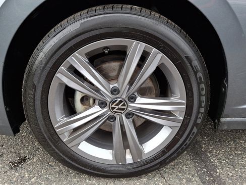 Used 2024 Volkswagen Jetta SE FWD image 6