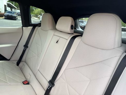 Used 2024 BMW iX xDrive50 w/ Premium Package AWD/4WD image 15