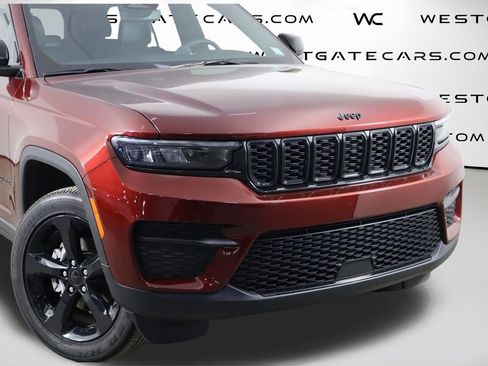 Used 2024 Jeep Grand Cherokee Altitude AWD/4WD image 52