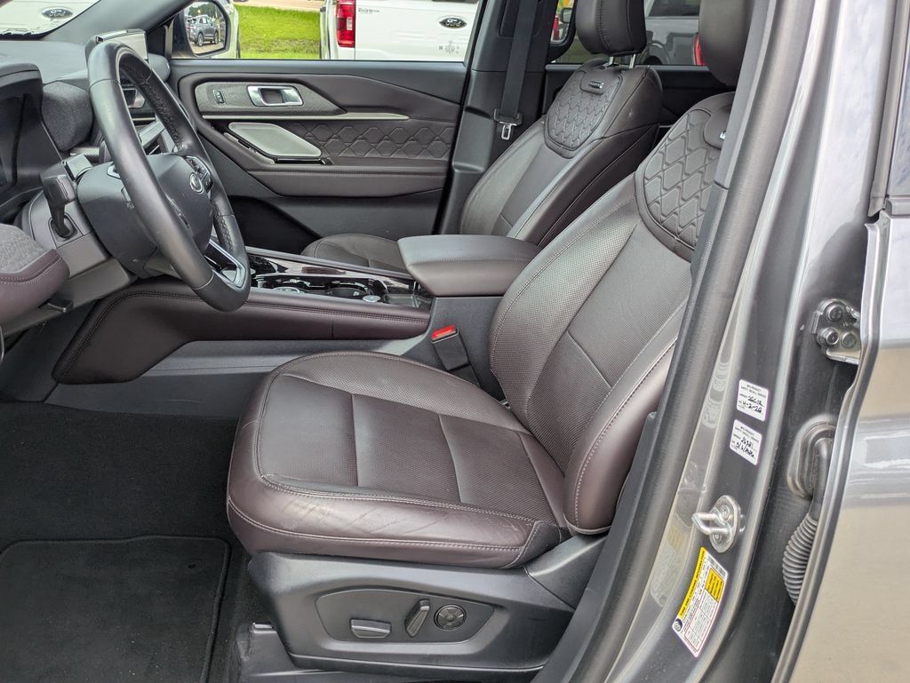 Used 2025 Ford Explorer Platinum w/ LUX Leather Package AWD/4WD image 7