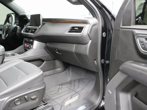 Used 2023 Chevrolet Suburban Premier image 28