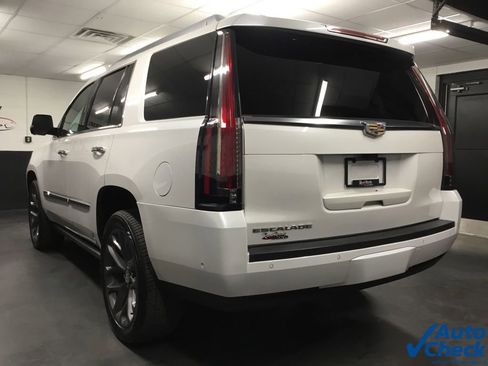 Used 2017 Cadillac Escalade Premium Luxury image 8