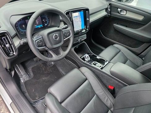 Used 2024 Volvo XC40 B5 Plus image 39