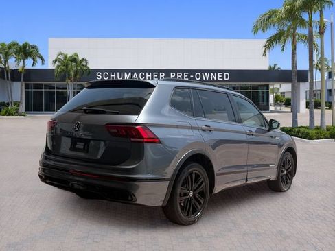 Certified 2022 Volkswagen Tiguan SE R-Line FWD image 7