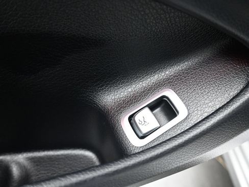 Used 2016 Mercedes-Benz S 550 4MATIC Sedan image 12