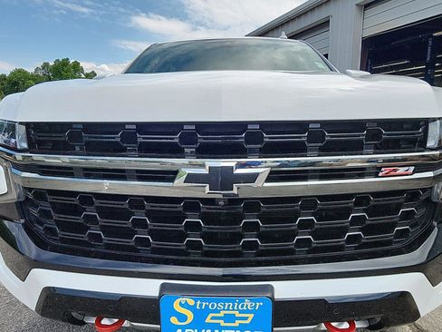 Used 2022 Chevrolet Suburban Z71 w/ Z71 Off-Road Package AWD/4WD image 11