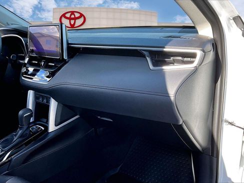 Certified 2024 Toyota Corolla Cross XLE image 16