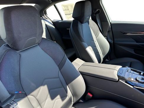 New 2026 BMW 550e xDrive 550e xDrive image 26