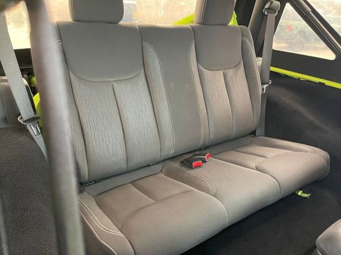 Used 2016 Jeep Wrangler Rubicon w/ Power Convenience Group image 17