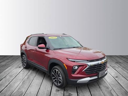 Used 2025 Chevrolet TrailBlazer LT AWD/4WD image 5