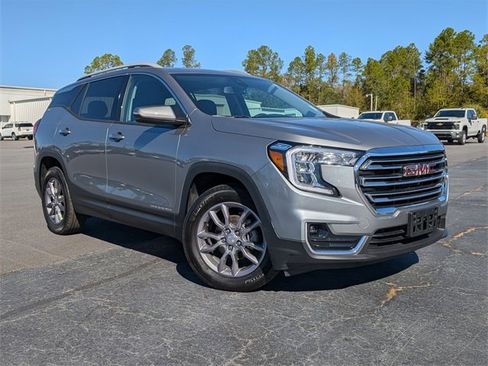 Used 2023 GMC Terrain SLT image 2
