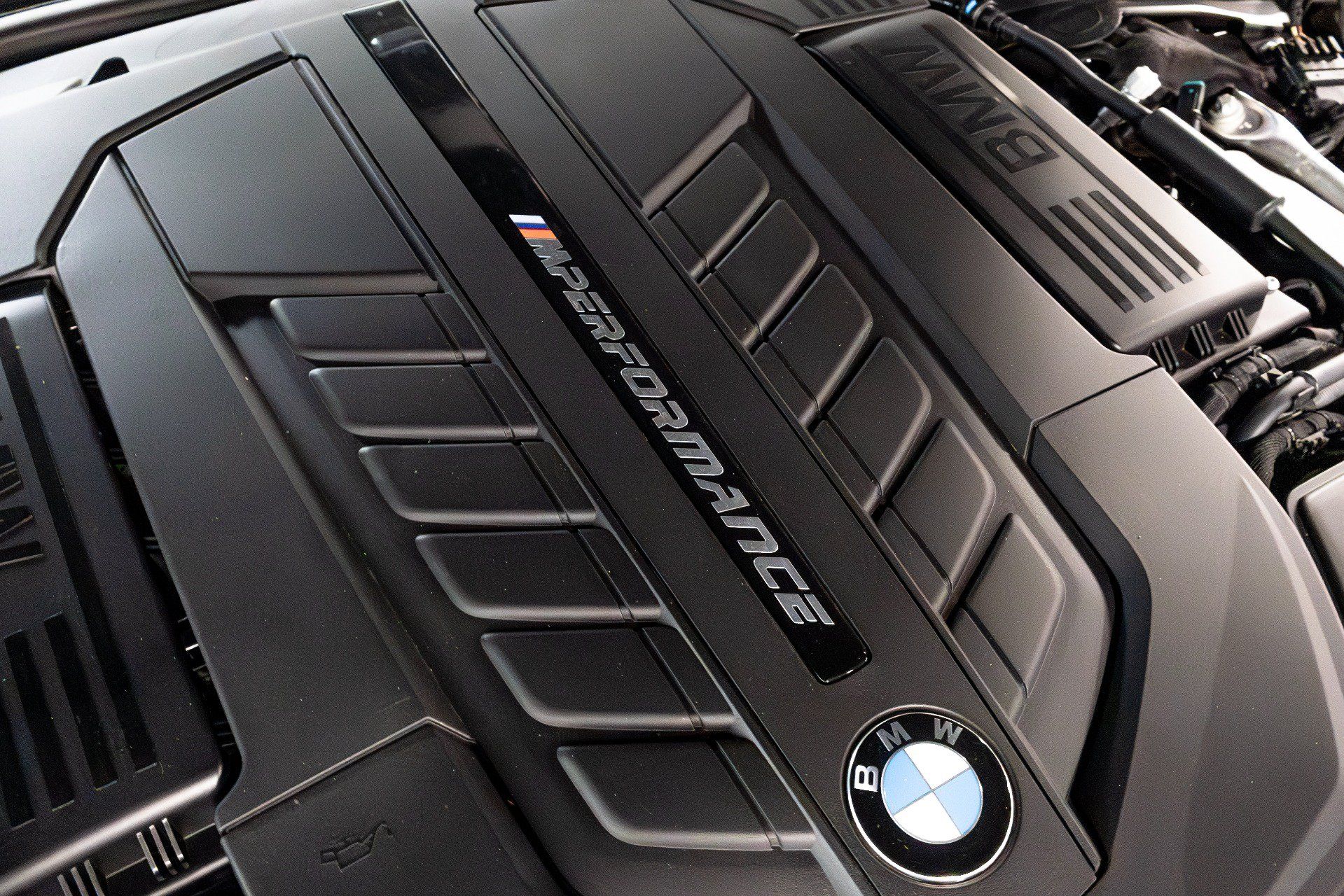 Used 2022 BMW M760i xDrive AWD/4WD image 53