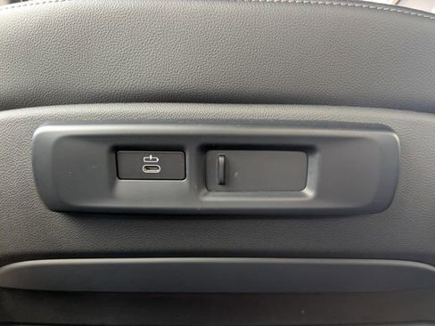 Used 2022 BMW X6 xDrive40i w/ Executive Package image 18