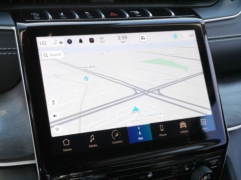 Used 2023 Jeep Grand Cherokee Limited w/ Black Appearance Package image 22