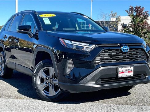 Used 2024 Toyota RAV4 XLE AWD/4WD image 2