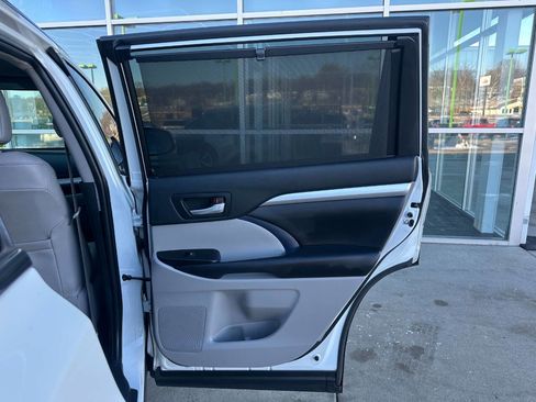 Used 2019 Toyota Highlander XLE image 56