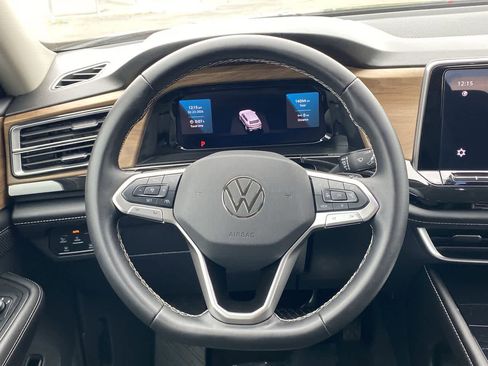 Used 2025 Volkswagen Atlas SE image 14