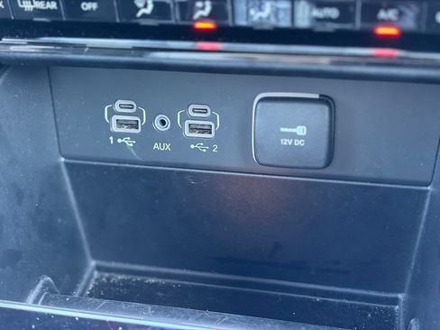 Used 2025 Jeep Grand Cherokee Limited AWD/4WD image 30