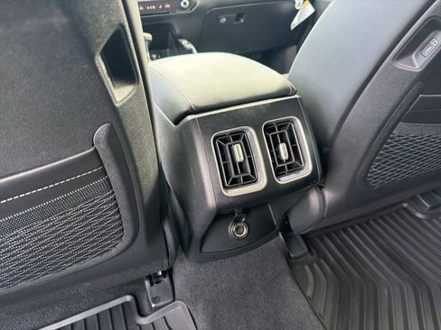 Certified 2025 Kia Sorento S w/ Panoramic Sunroof Package FWD image 23