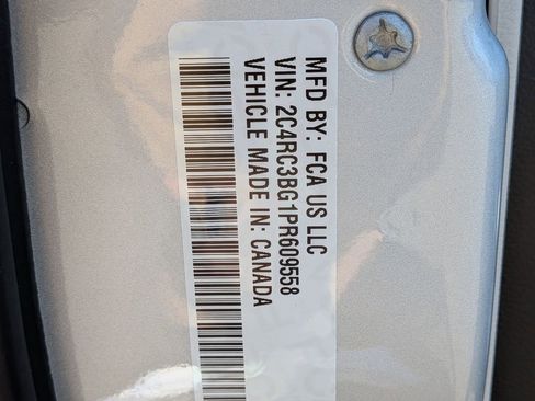 Used 2023 Chrysler Pacifica Touring-L AWD/4WD image 8