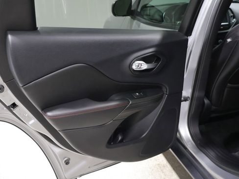 Used 2015 Jeep Cherokee Trailhawk image 24