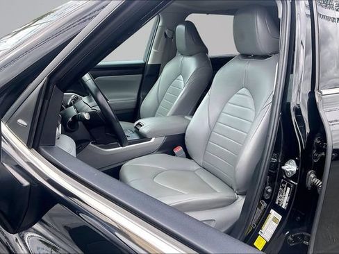 Used 2021 Toyota Highlander XLE FWD image 25