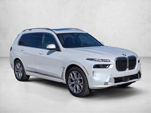 Used 2025 BMW X7 xDrive40i AWD/4WD image 3