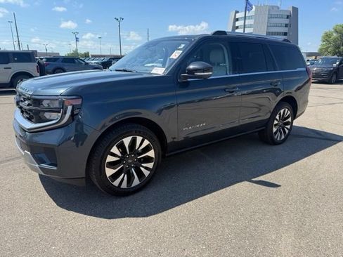 Used 2025 Ford Expedition Platinum w/ Driver's Package AWD/4WD image 7