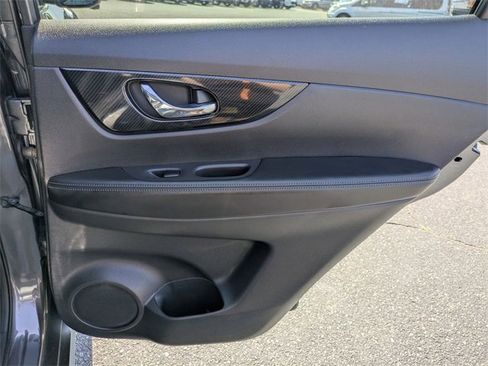 Used 2019 Nissan Rogue SL w/ Premium Package image 30