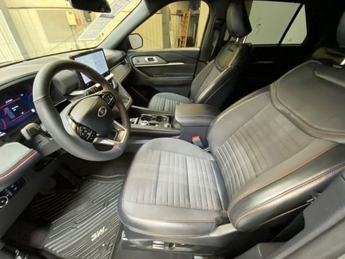 Used 2025 Ford Explorer ST-Line AWD/4WD image 23