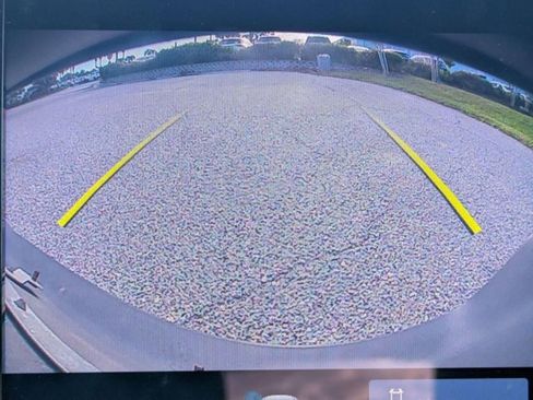 Used 2022 Volvo XC40 T5 R-Design w/ Climate Package image 8