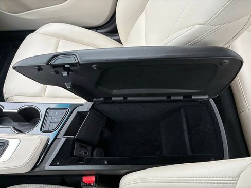 Used 2022 Cadillac CT4 Luxury w/ Sun And Sound Package image 34