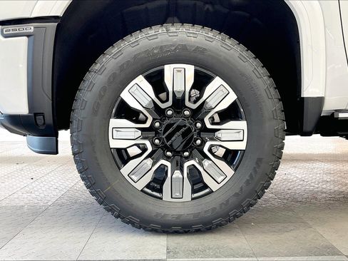 New 2026 GMC Sierra 2500 Denali w/ Denali Reserve Package image 14