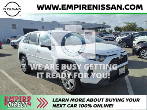 Used 2022 Toyota RAV4 LE FWD image 3