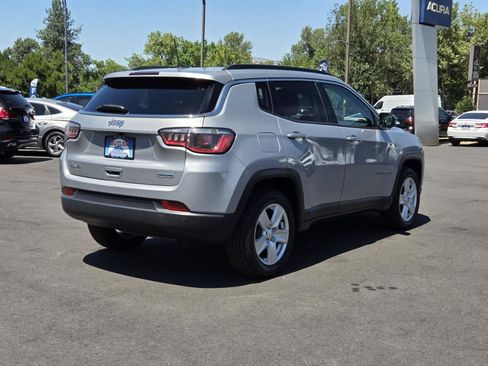 Used 2022 Jeep Compass Latitude w/ Convenience Group AWD/4WD image 5